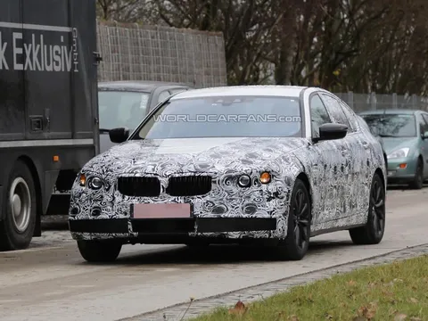 BMW 5 Series thế hệ mới bị chụp "trộm" trên đường