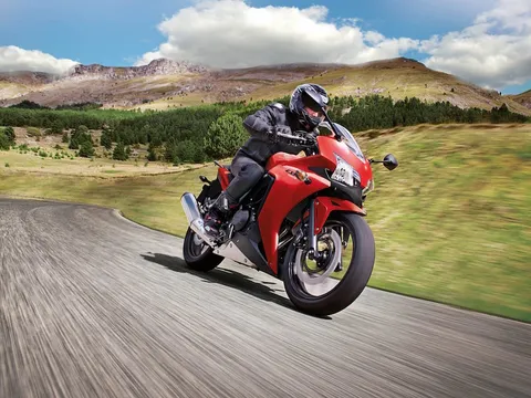 CBR500R 2015: Sportbike thân thiện
