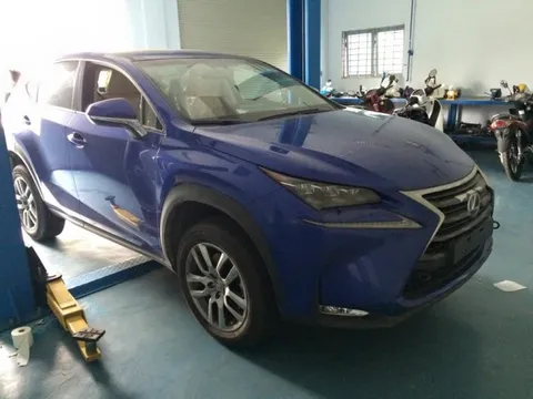 Bắt gặp Lexus NX 200t không chính hãng tại Hà Nội