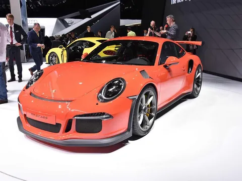 Porsche 911 GT3 RS có giá gần 11 tỷ đồng tại Việt Nam