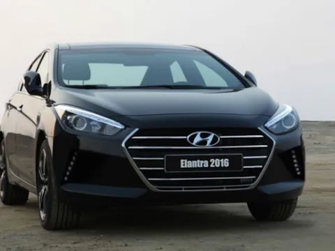 Hyundai Elantra thế hệ mới lộ hình ảnh đầu tiên