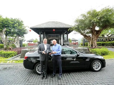 Euro Auto bàn giao BMW 520i cho InterContinental Sun Peninsula Đà Nẵng