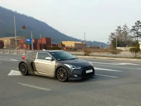 Lộ diện phiên bản Veloster với động cơ đặt giữa