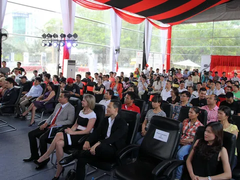 Khi người giàu tại Việt Nam đi học về phong thái...