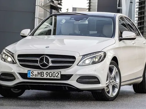 Mercedes C-Class lại có thêm phiên bản mới
