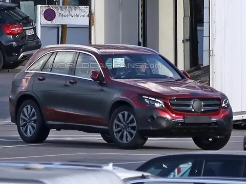 Khi nào Mercedes công bố "hậu duệ" của GLK?