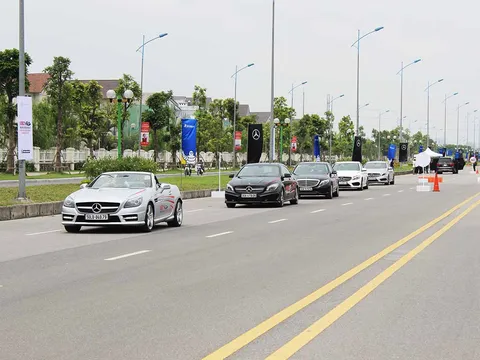 Học viện lái xe an toàn Mercedes-Benz 2015