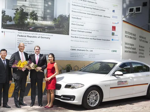 Cao ốc Ngôi Nhà Đức sử dụng BMW 5-Series