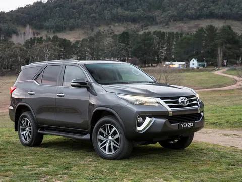 Chính thức: Toyota Fortuner 2016 được cải tiến toàn diện