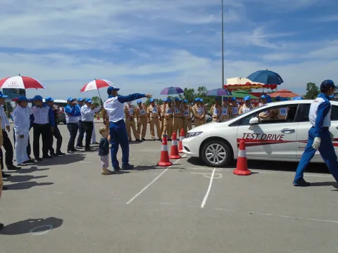 Chuyên gia Honda đào tạo lái xe an toàn cho cảnh sát giao thông
