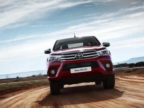 Toyota Hilux hoàn toàn mới ra mắt trời Âu