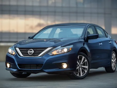 Nissan ra mắt Altima 2016 đối đầu với Camry