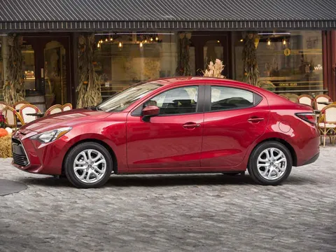 Toyota ra mắt Yaris 2016 phiên bản sedan tại Canada