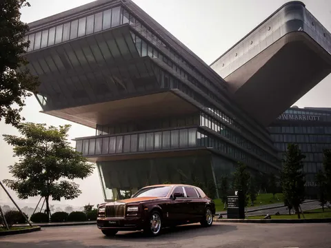 Rolls-Royce Phantom Lửa Thiêng ra mắt tại Việt Nam