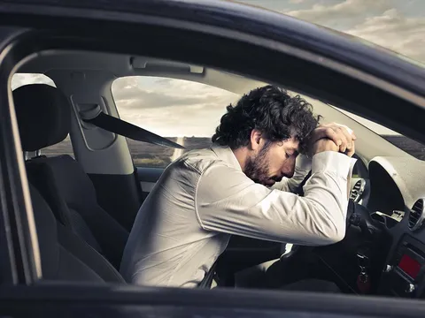 10 cách chống ngủ gật khi lái xe 