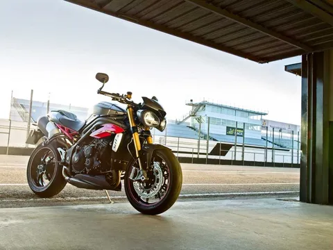 Triumph hé lộ bộ đôi mô tô mới nâng cấp