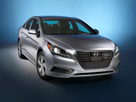 Hyundai Sonata 2016 công bố giá bán bản Plug-In Hybrid