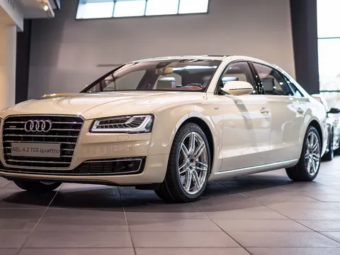 Ngắm chiếc Audi A8L màu sơn độc
