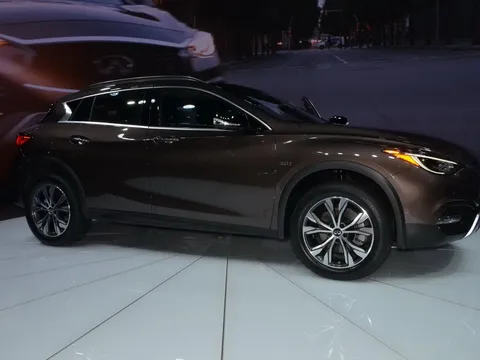 Infiniti QX30 ra mắt: đối thủ chính của Mercedes GLA, BMW X1 và Audi A3