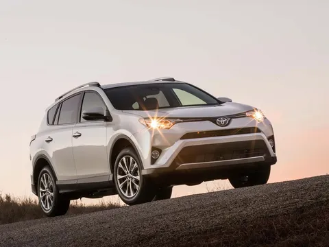 Toyota RAV4 đặt mục tiêu đánh bại Honda CR-V