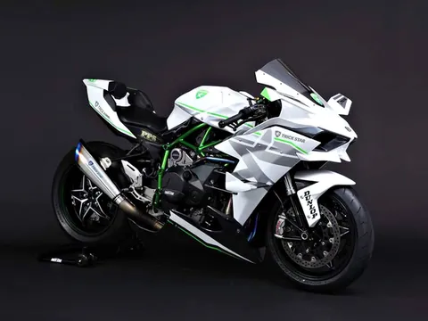 Kawasaki Ninja H2R 2016 lạ mắt với màu sơn mới