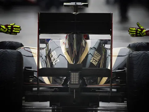 Renault chính thức quay trở lại đường đua F1 vào năm sau