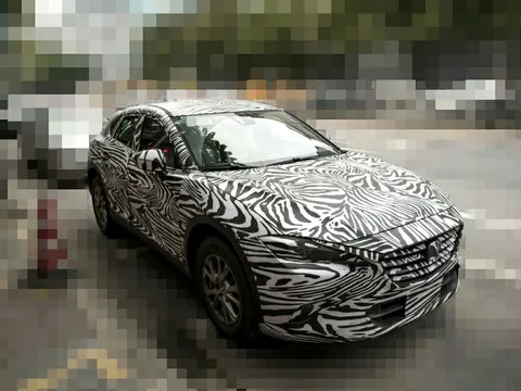 Mẫu SUV mới của Mazda lộ diện trên đường thử