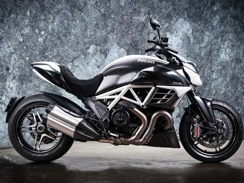 "Quái thú" Ducati Diavel AMG qua tay độ Vilner