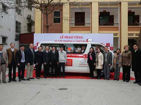 Toyota Việt Nam trao tặng xe cứu thương cho bệnh viện tỉnh Hà Giang