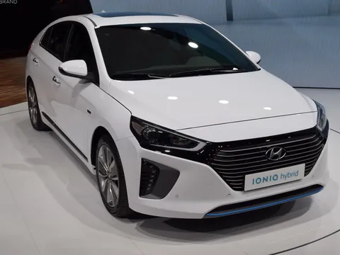 Hyundai Ioniq - đối thủ Toyota Prius lộ diện tại Geneva Motor Show 2016