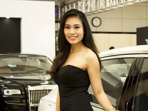 Những bóng hồng tại triển lãm BMW World Vietnam 2016