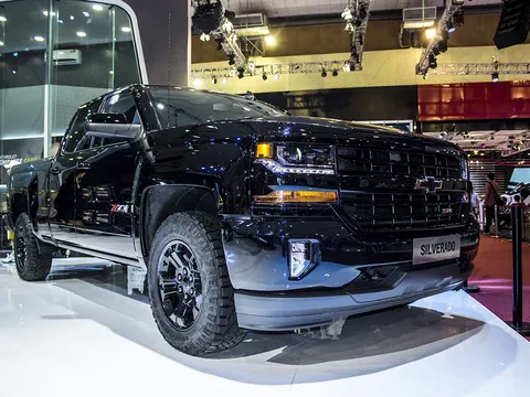 Chi tiết bán tải hạng nặng Chevrolet Silverado Midnight tại Vietnam Motor Show 2016