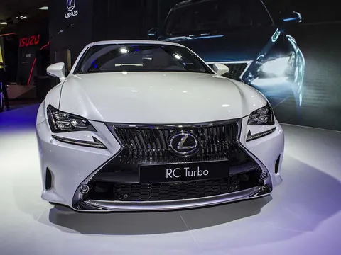 Chi tiết Lexus RC200t 2016 tại Triển lãm Vietnam Motor Show