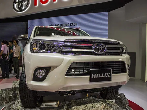 Chi tiết bán tải Toyota Hilux mới tại Triển lãm Vietnam Motor Show 2016