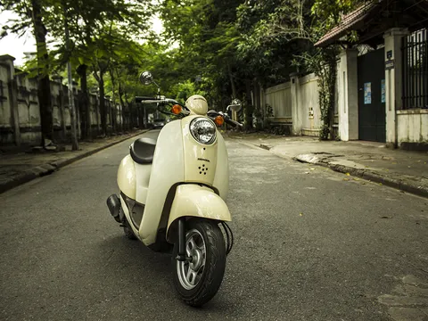 Honda Scoopy xe tay ga đi phố "chuẩn không cần chỉnh" cho chị em có chiều cao khiêm tốn