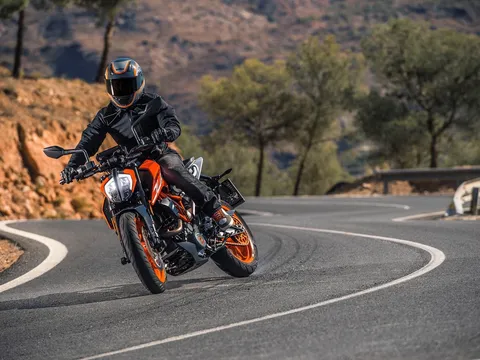 KTM giới thiệu phiên bản mới của Duke 390 tại triển lãm EICMA 2016