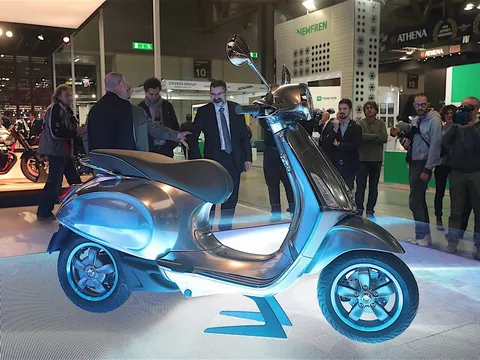 Cận cảnh xe máy điện Vespa Elettrica của Piaggio tại triển lãm EICMA 2016