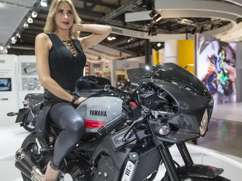 Ngắm những bóng hồng xinh đẹp tại triển lãm xe máy EICMA 2016