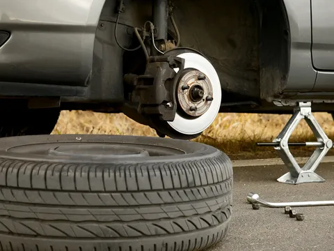 Những nguyên tắc thay lốp tài xế Việt nên biết