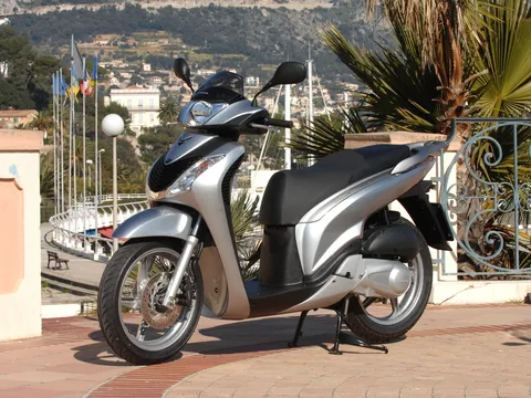 Nhìn lại vóc dáng Honda SH qua các thế hệ