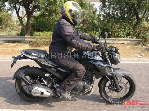 Yamaha FZ 250 không “ngụy trang” lần đầu lộ diện