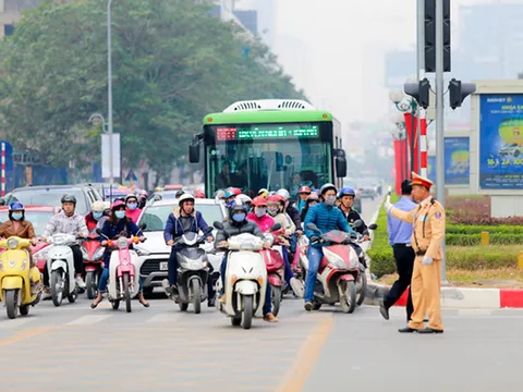 Chuyên gia giao thông: Hà Nội đang "cố đấm ăn xôi" chứng minh BRT là tốt
