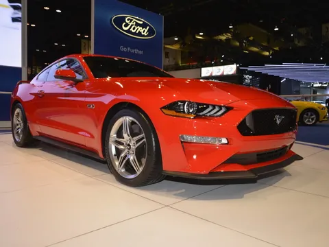 Cận cảnh Ford Mustang 2018 ngoài đời thực