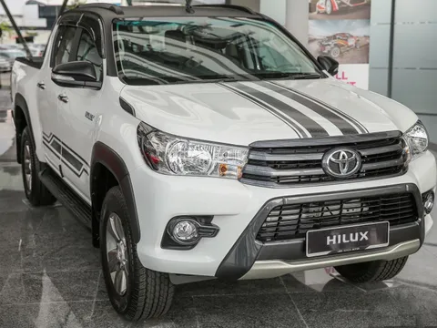 Cận cảnh phiên bản giới hạn của Toyota Hilux 2.4G
