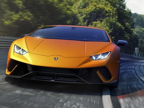 Siêu xe Lamborghini Huracan Performance chính thức lộ diện