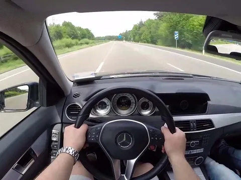 Cách sử dụng các tính năng hiện đại trên xe Mercedes C250