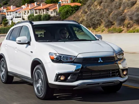 Mitsubishi triệu hồi Outlander và Outlander Sport 2016 do lỗi chốt cửa