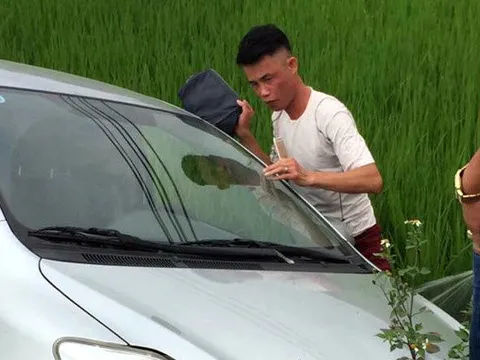 Hiệp Gà mất lái, lao xế hộp xuống ruộng ở Quảng Ninh