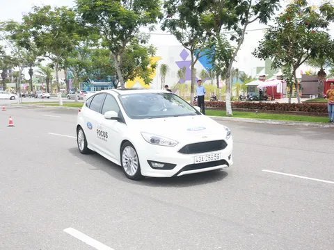 Ford Việt Nam tiếp tục hướng dẫn Lái xe an toàn, hỗ trợ Dự án camera thông minh tại Đà Nẵng