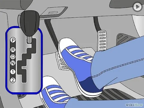 Lái xe số tự động - Những sai lầm thường gặp
